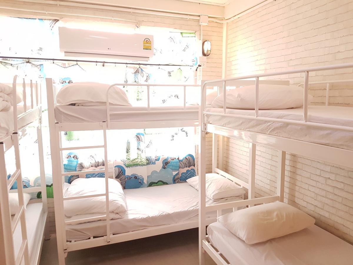 Mana Hostel Bangkok Exterior photo