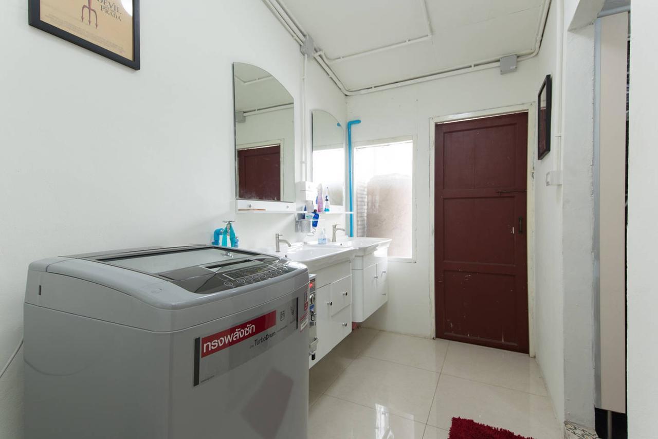 Mana Hostel Bangkok Exterior photo